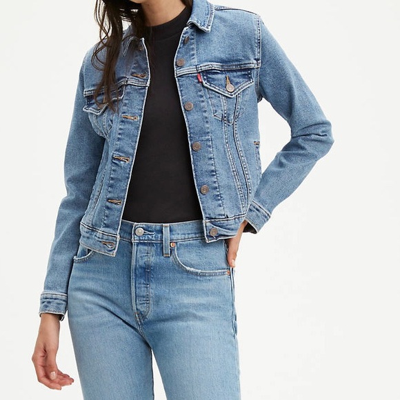 levi's medium wash denim jacket